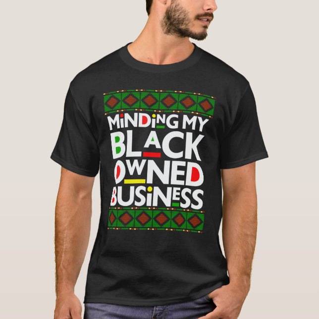 Camiseta Minding My Black Owned Business Black History Mont (Frente)