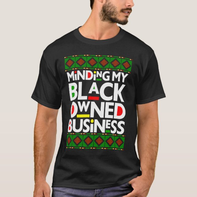 Camiseta Minding My Black Owned Business Black History Mont (Frente)