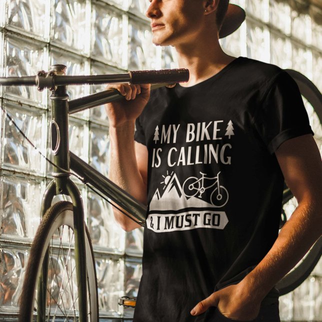 Camiseta Minha Bicicleta Está Ligando E Eu Preciso Ir (Criador carregado)