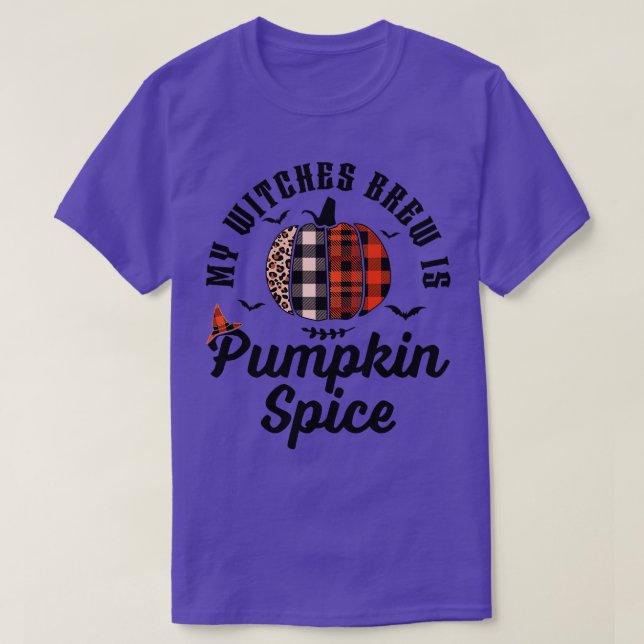 Camiseta Minha Bruxa É Pumpkin Spice Halloween Xadrez L (Frente do Design)