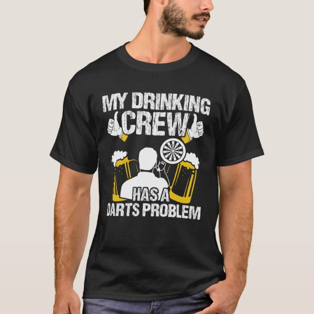 Camiseta Minha equipe de bebendos tem um problema de dardos (Frente)