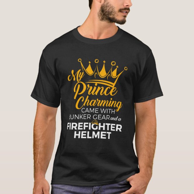 Camiseta Minha esposa de bombeiro encantadora (Frente)