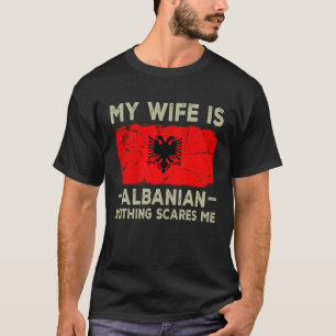 Camiseta Minha esposa é albanesa Nada me assusta marido