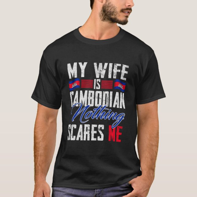 Camiseta Minha Esposa É Bandeira Do Patrimônio Cambojano (Frente)