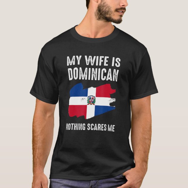 Camiseta Minha Esposa É Dominicana, Nada Me Assusta De Husb (Frente)