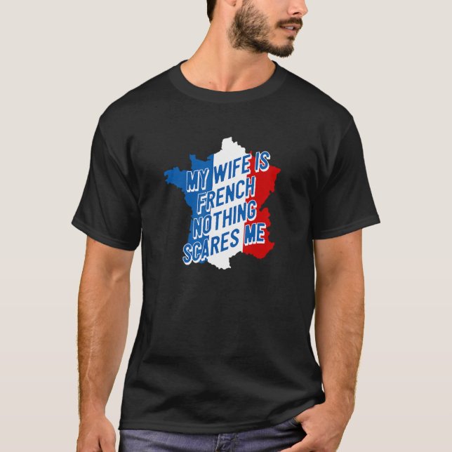 Camiseta Minha Esposa É Francesa Nada Me Assusta Com Um Mar (Frente)