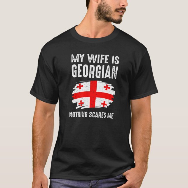 Camiseta Minha Esposa É Georgiana Nada Me Assusta Bandeira  (Frente)