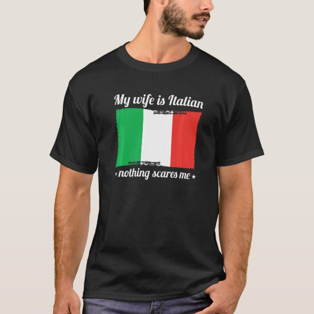 Camiseta Minha Esposa É Italiana. Nada Me Assusta Casado Co (Frente)