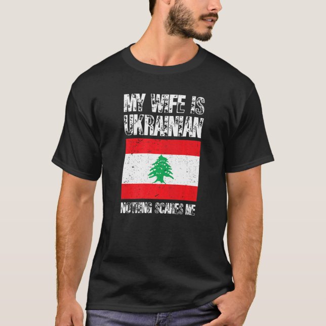 Camiseta Minha Esposa É Libanesa Nada Me Assusta O Orgulho  (Frente)