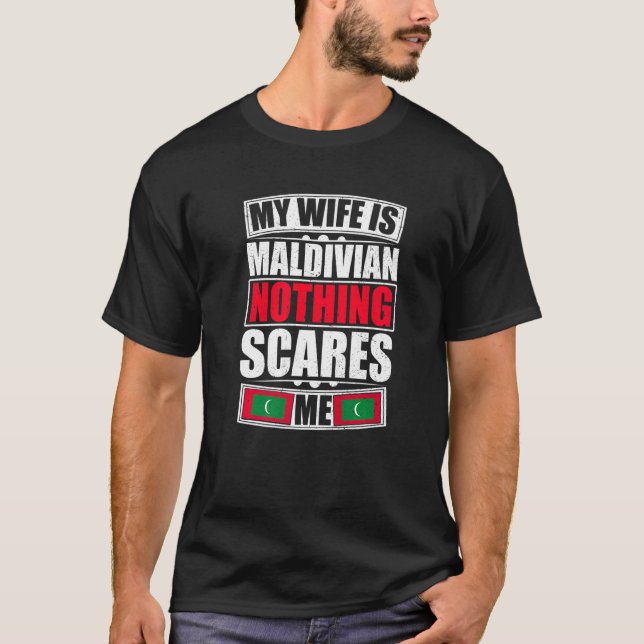 Camiseta Minha Esposa É Maldiana Nada Me Assusta As Maldiva (Frente)
