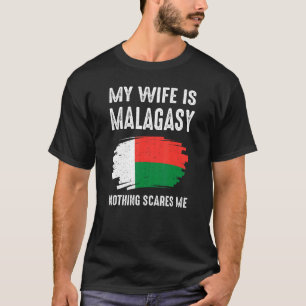 Camiseta Minha Esposa É Malgaxe Nada Me Assusta Bandeira Ma