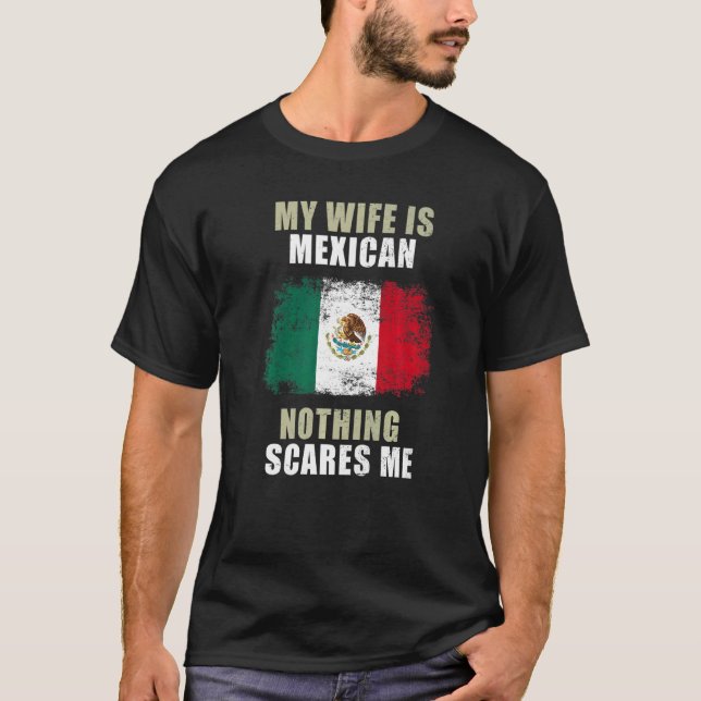 Camiseta Minha Esposa É Mexicana Nada Me Assusta (Frente)