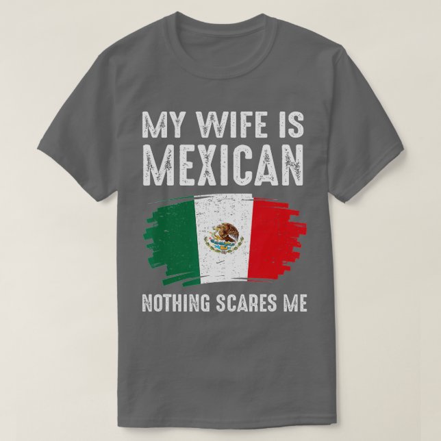 Camiseta Minha Esposa É Mexicana Nada Me Assusta A Bandeira (Frente do Design)