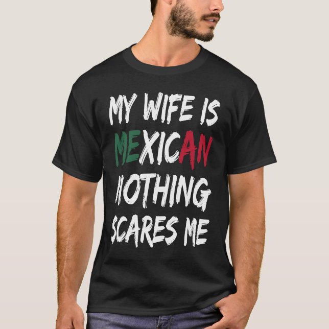 Camiseta Minha Esposa É Mexicana Nada Me Assusta Bandeira D (Frente)