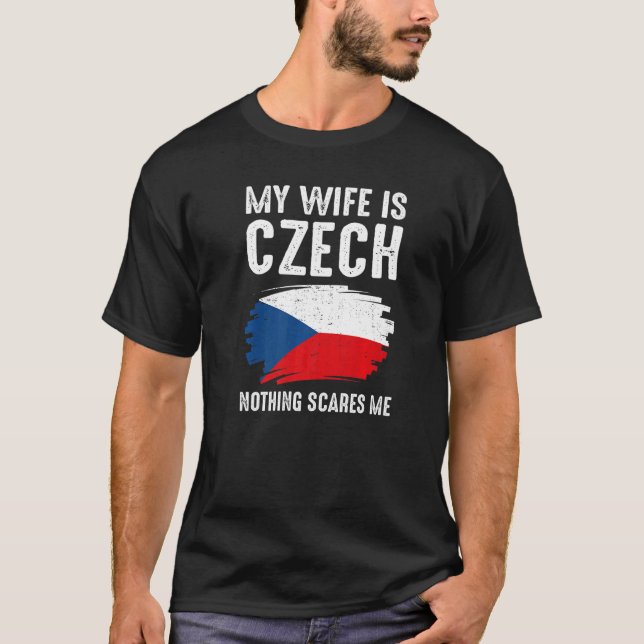 Camiseta Minha Esposa É Tcheca Nada Me Assusta República Tc (Frente)