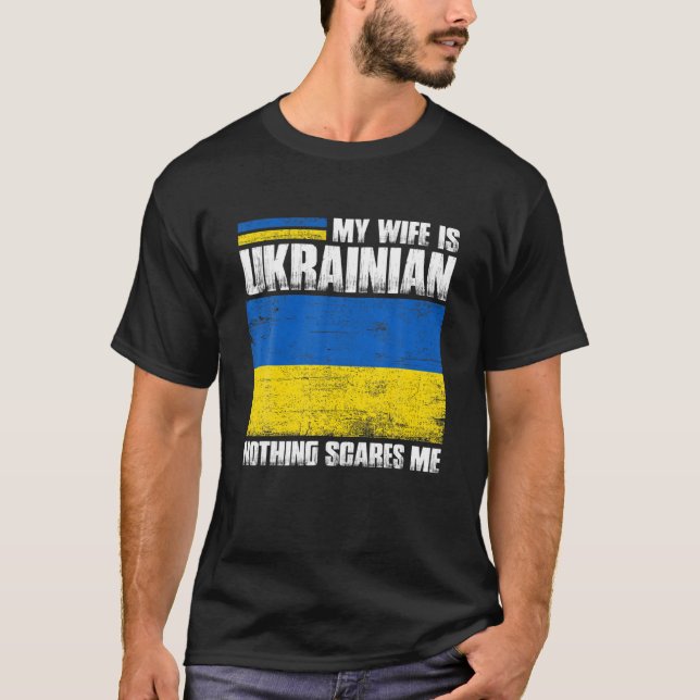 Camiseta Minha Esposa É Ucraniana Nada Me Assusta Ucraniana (Frente)