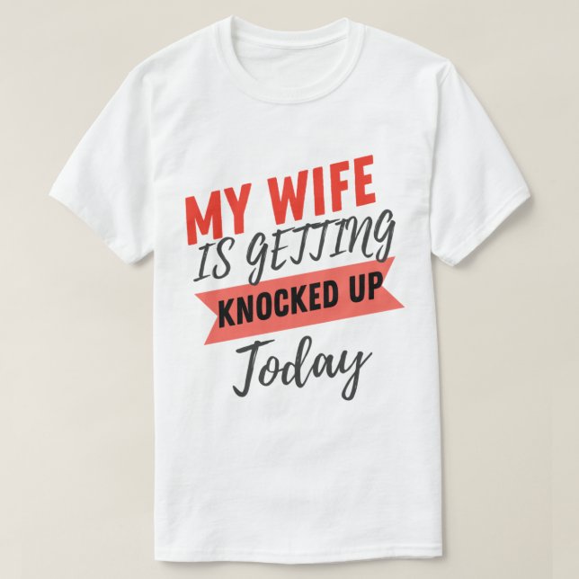 Camiseta Minha Esposa Está Ficando Chupada Hoje, marido é e (Frente do Design)
