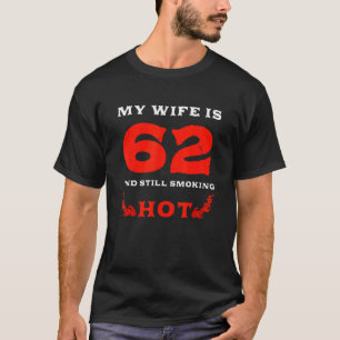 Camiseta Minha Esposa Tem 62 Anos Ainda Fumando Quente 1960