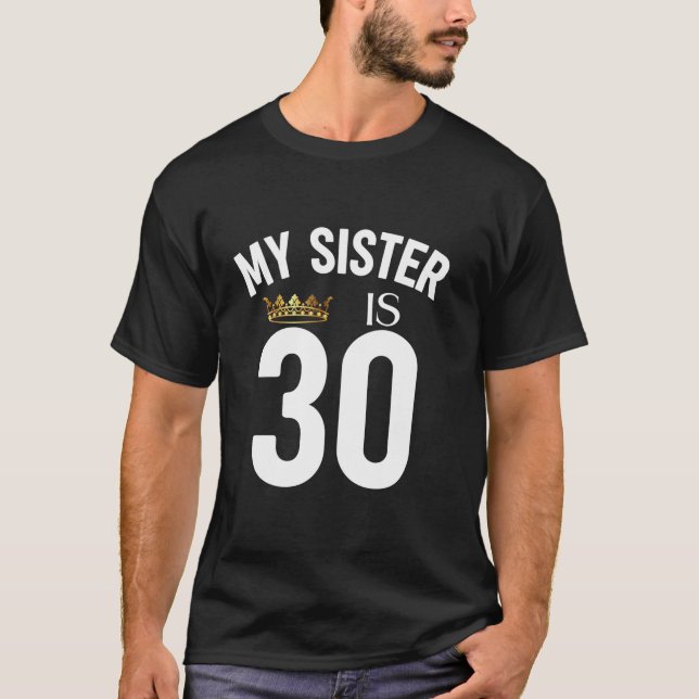 Camiseta Minha Irmã Tem 30 30 30 Anos, Primo Irmão F (Frente)