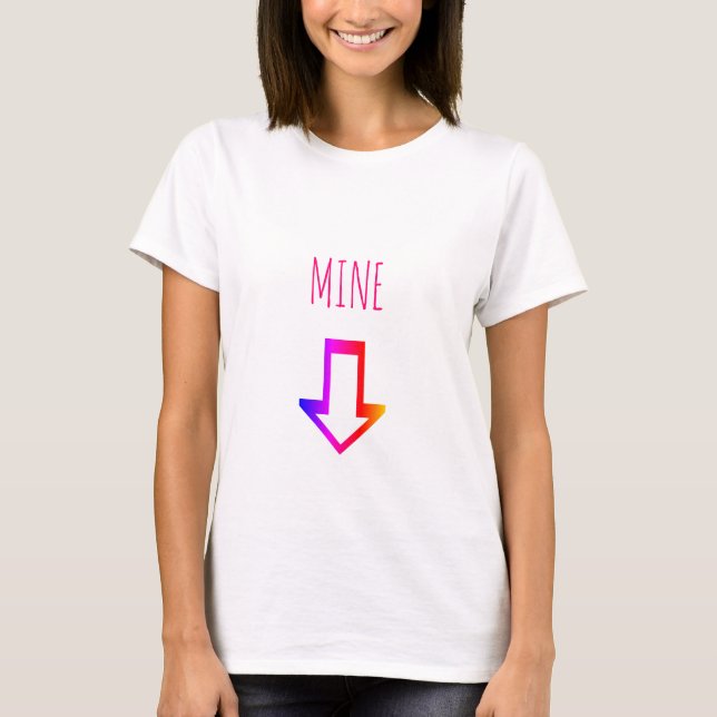 Camiseta Minha letra, seta rosa, engraçada, escolha profiss (Frente)