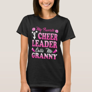 Camiseta Minha líder de torcida favorita me chama de vovó e