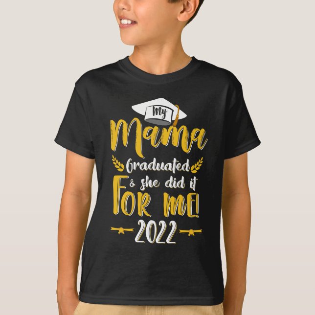 Camiseta Minha Mãe Se Formou Ela Fez Por Mim 2022 (Frente)