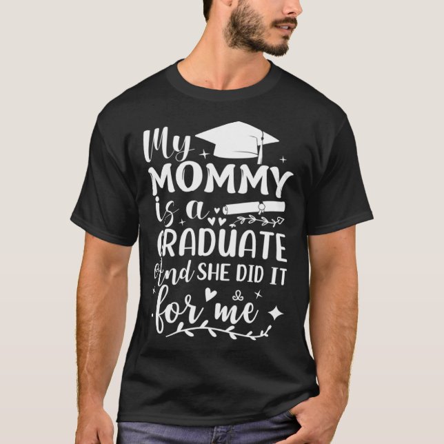 Camiseta Minha Mamãe Fez Isso E Ela Fez Isso Graduando Para (Frente)
