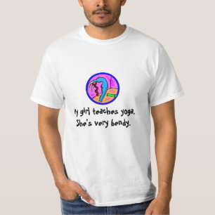Camiseta Minha menina ensina a ioga. É muito bendy.