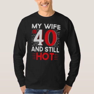 Camiseta Minha Mulher Tem 40 Anos E Ainda Quente Nascimento