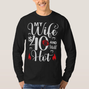 Camiseta Minha Mulher Tem 40 Anos E Ainda Quente Nascimento