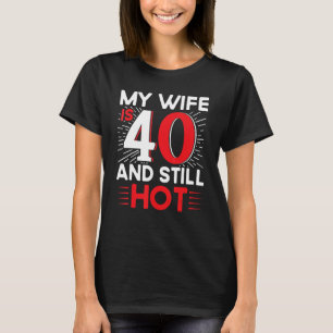 Camiseta Minha Mulher Tem 40 Anos E Ainda Quente Nascimento