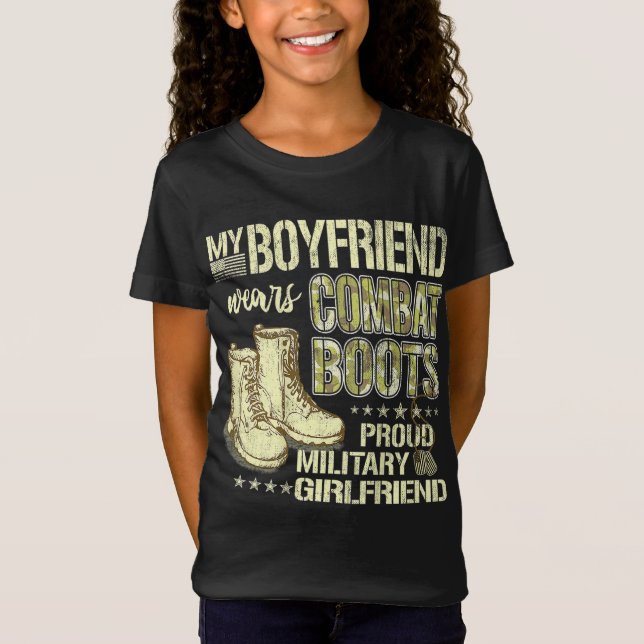 Camiseta Minha Namorado Veste Botas de Combate - Rapariga M (Frente)