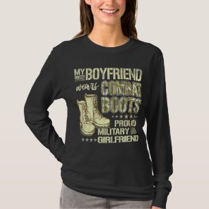 Camiseta Minha Namorado Veste Botas de Combate - Rapariga M