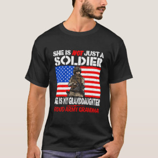 Camiseta Minha neta É Um Exército Soldado Orgulhoso
