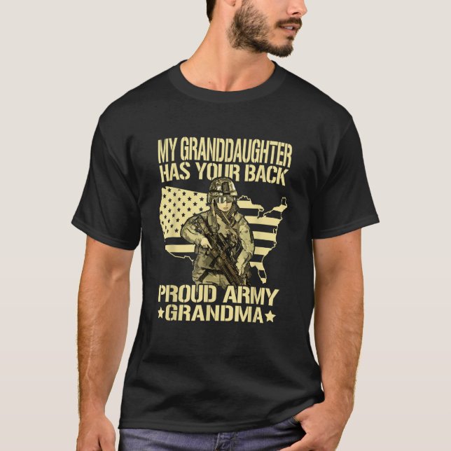 Camiseta Minha neta tem sua avó do exército orgulhosa (Frente)