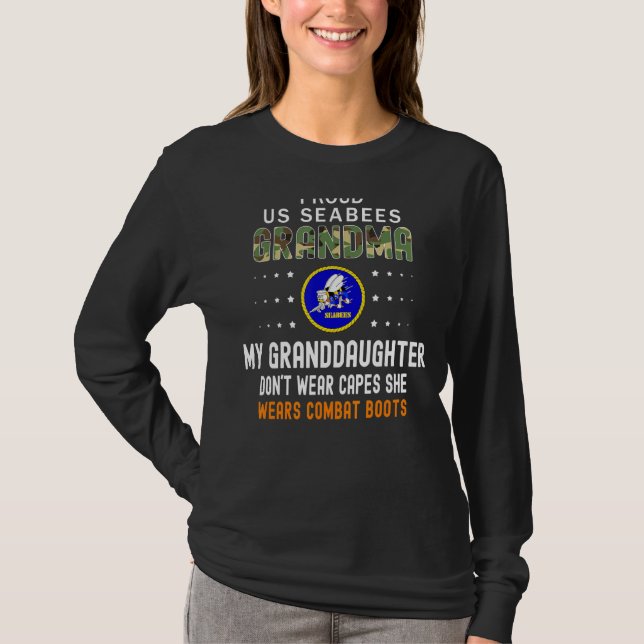 Camiseta Minha neta Veste Combate Boots Orgulhosos Seabees (Frente)