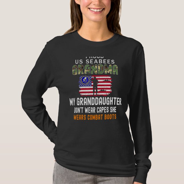 Camiseta Minha neta Veste Combate Boots Orgulhosos Seabees (Frente)