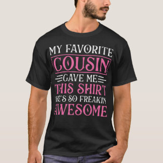 Camiseta Minha Prima Favorita Me Deu Isso Ela É Totalmente