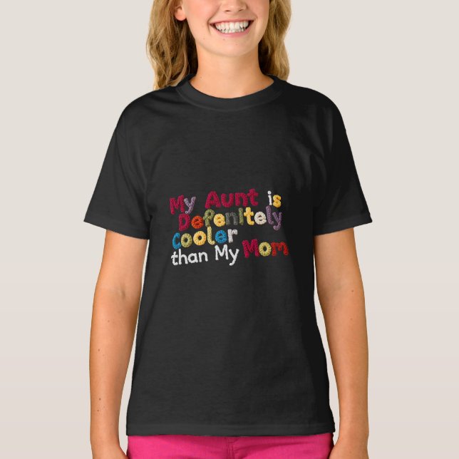 Camiseta Minha Tia É Definitivamente Mais Legal Que Minha M (Frente)