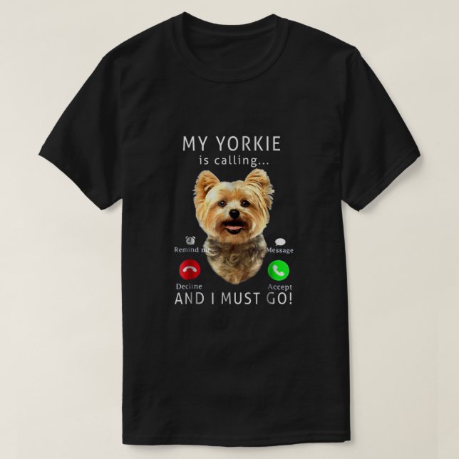 Camiseta Minha Yorkie Está Ligando E Eu Preciso Ir (Frente do Design)