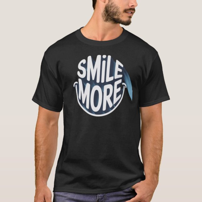 Camiseta Minimal Smile Face Typography – "Smile More" Desig (Frente)