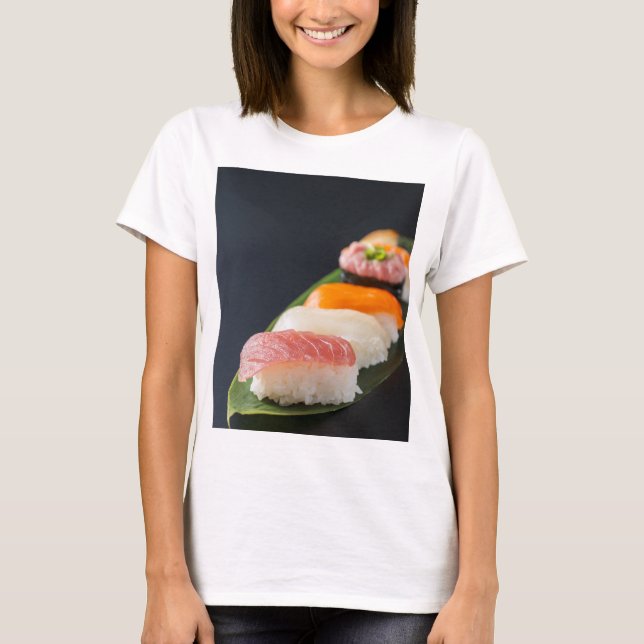 Camiseta Minimal Sushi – Japanese tranquility and perfectio (Frente)