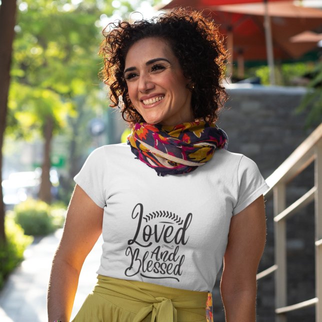 Camiseta Minimalismo branco negro amado e abençoado (You are always loved and blessed)