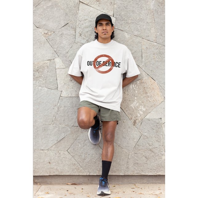 Camiseta Minimalist Grunge Out of Service Graphic Tee |  (Criador carregado)