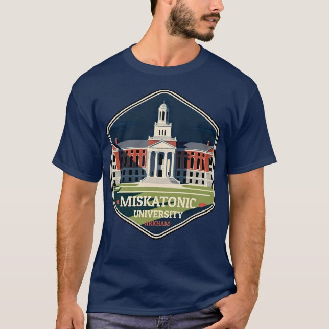 Camiseta Miskatonic University Arkham Vintage Travel Badge (Frente)