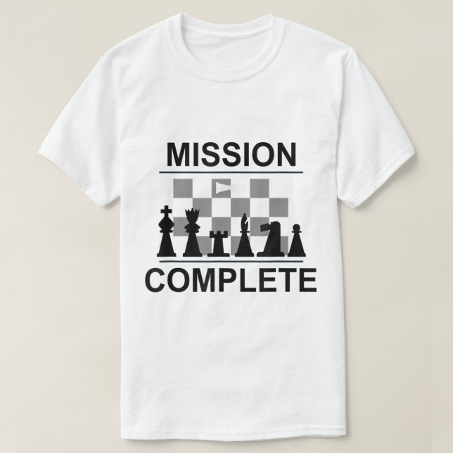 Camiseta Mission Complete Chess Checkmate Design (Frente do Design)