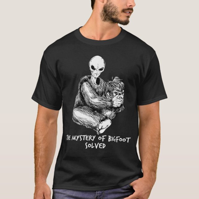 Camiseta Mistério Funny Bigfoot De Grande OVNI De Alienígen (Frente)
