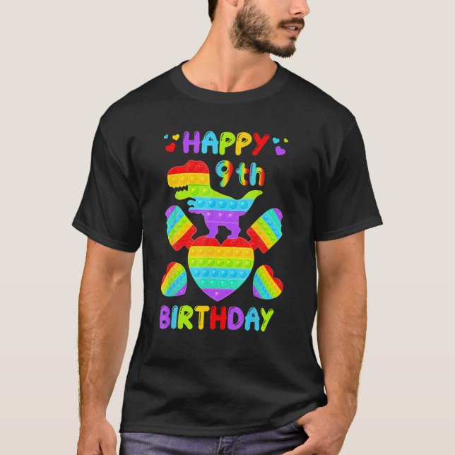 Camiseta Miúdos Felizes 9º Aniversário Pop Ti Dinossauro (Frente)