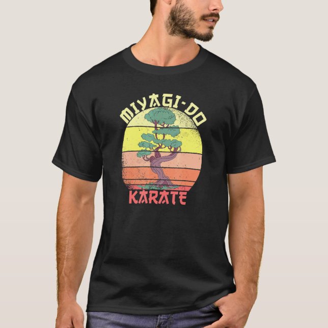 Camiseta Miyagi Do Karate Bonsai Retro Vintage (Frente)