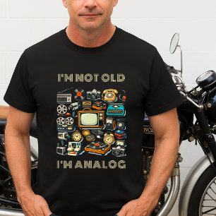 Camiseta Modelo de Aniversário Colagem de Dispositivos Anal